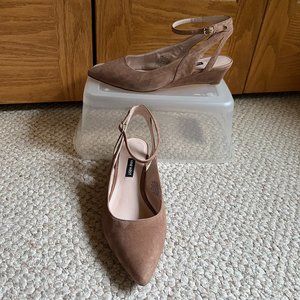 NINE WEST - Esmme Suede Wedge - Excellent Condition